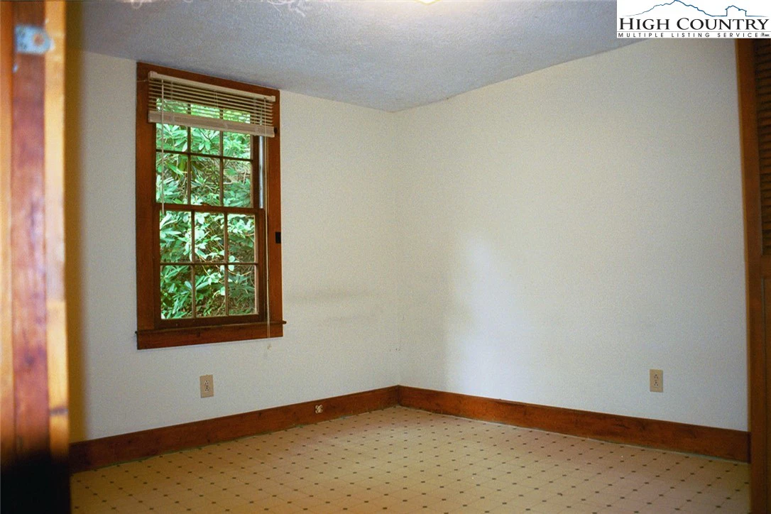 Image number 7 for the current listing