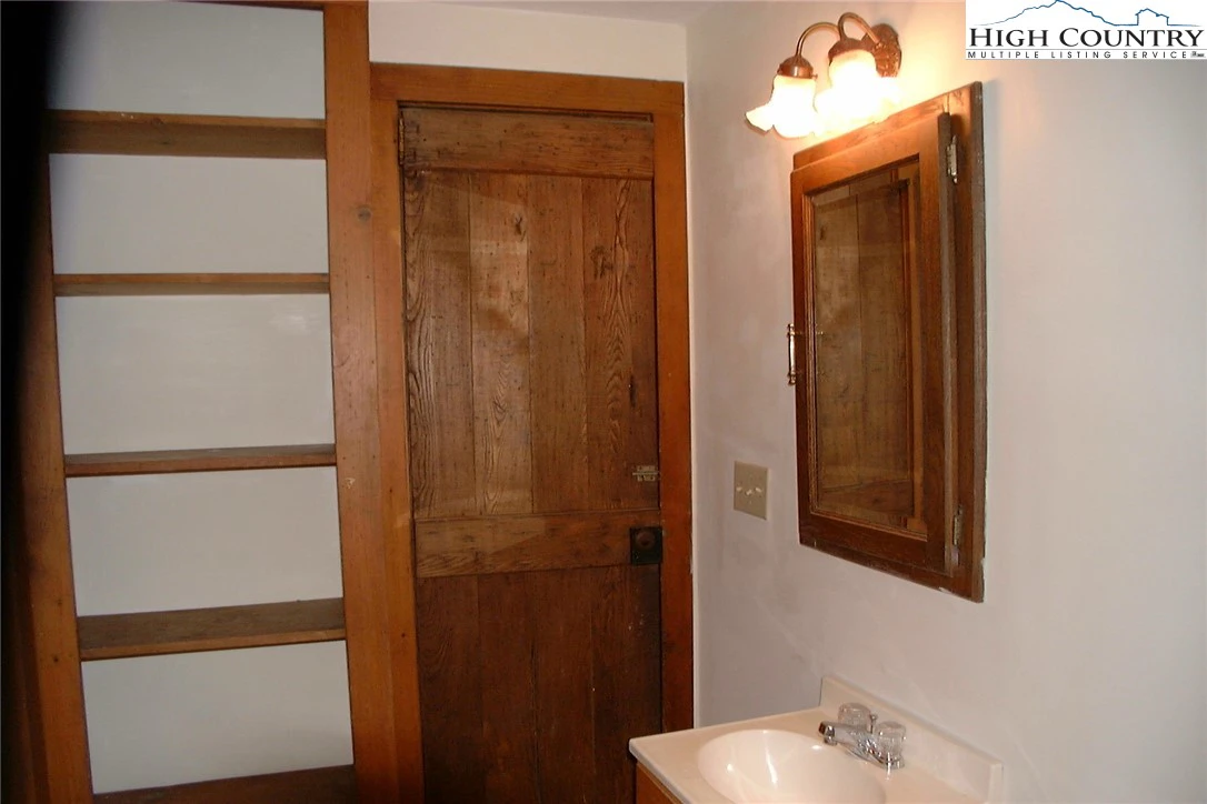 Image number 9 for the current listing