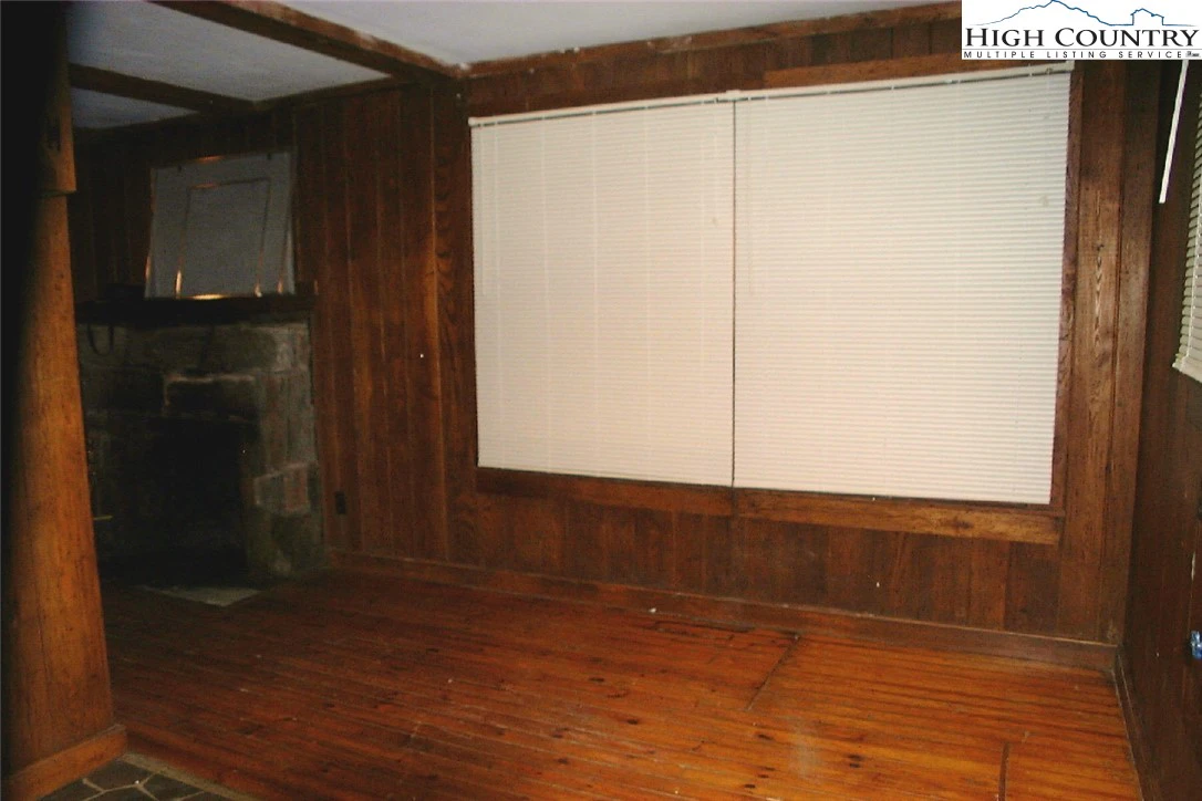 Image number 2 for the current listing