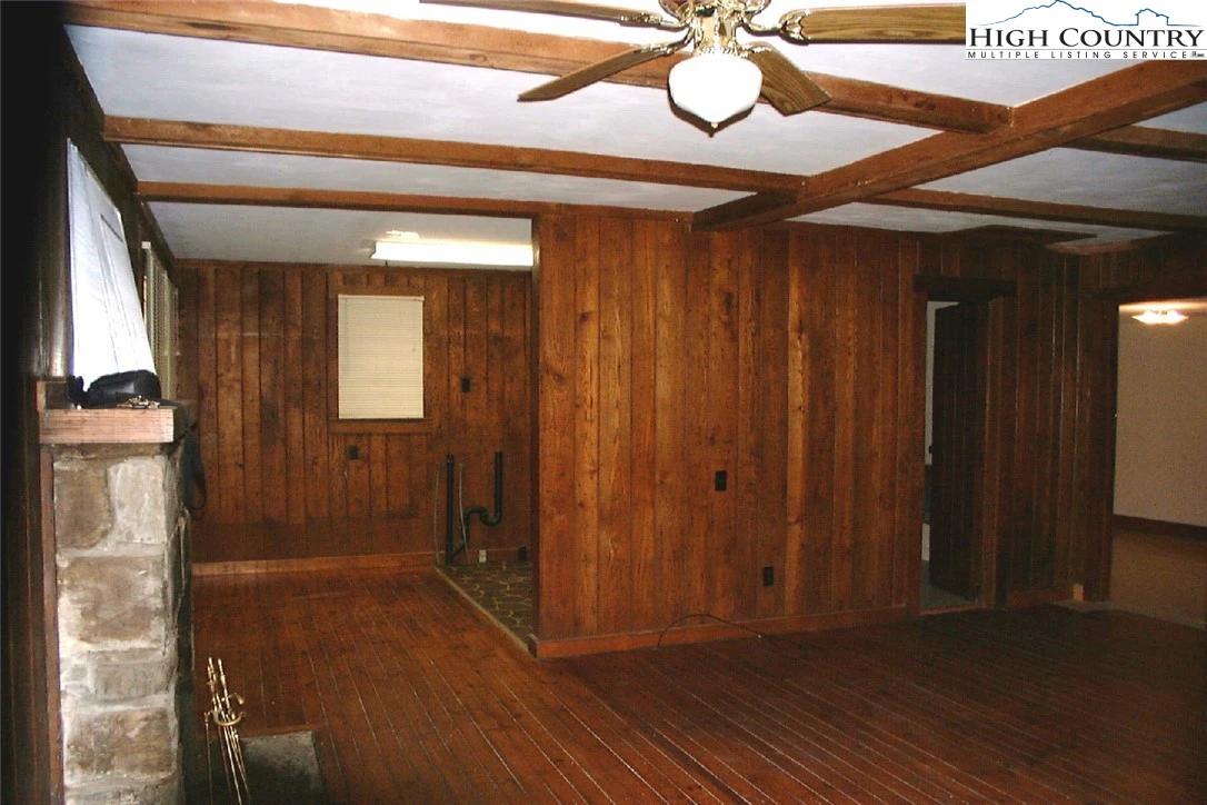 Image number 12 for the current listing