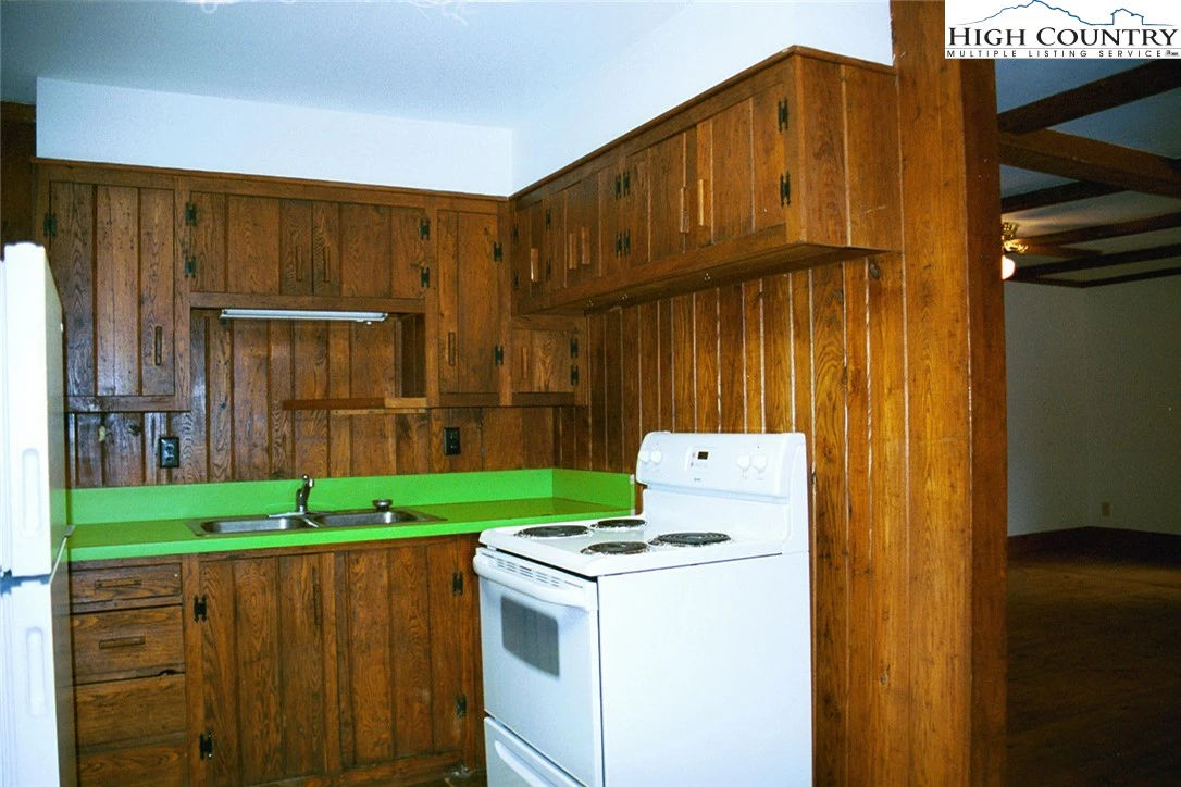 Image number 13 for the current listing