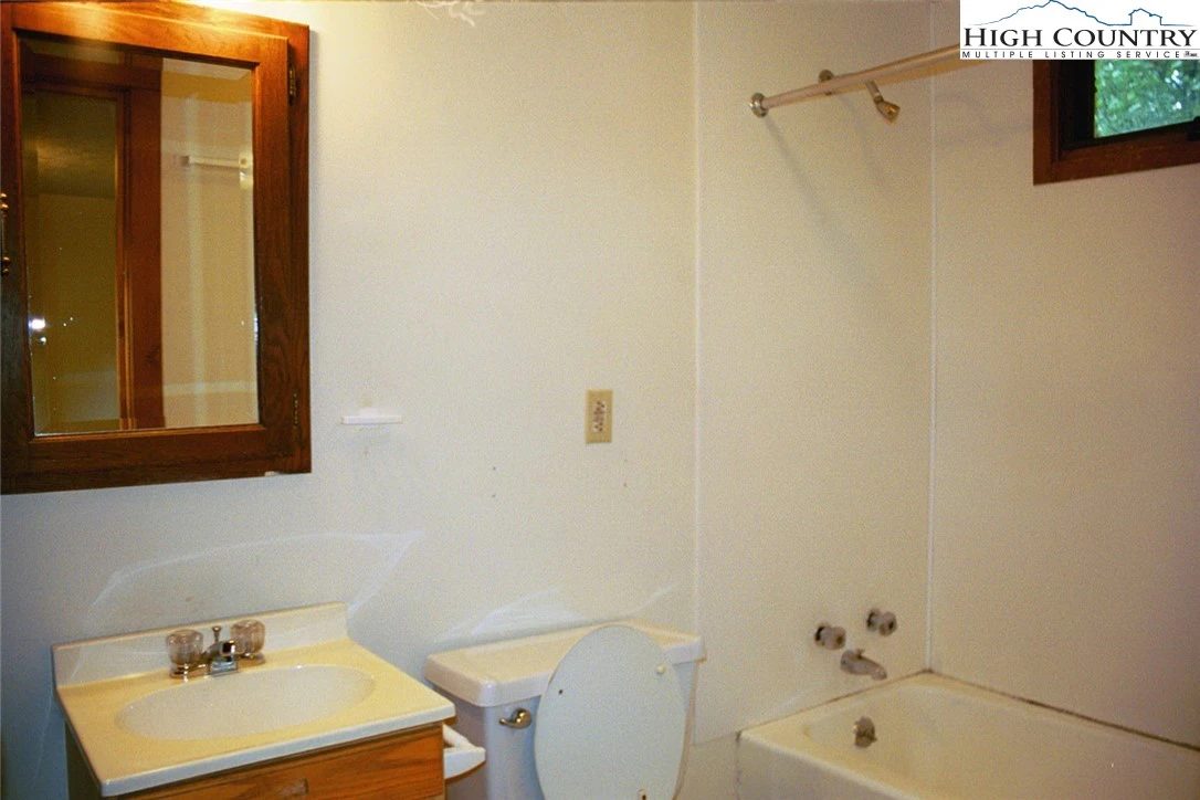 Image number 15 for the current listing