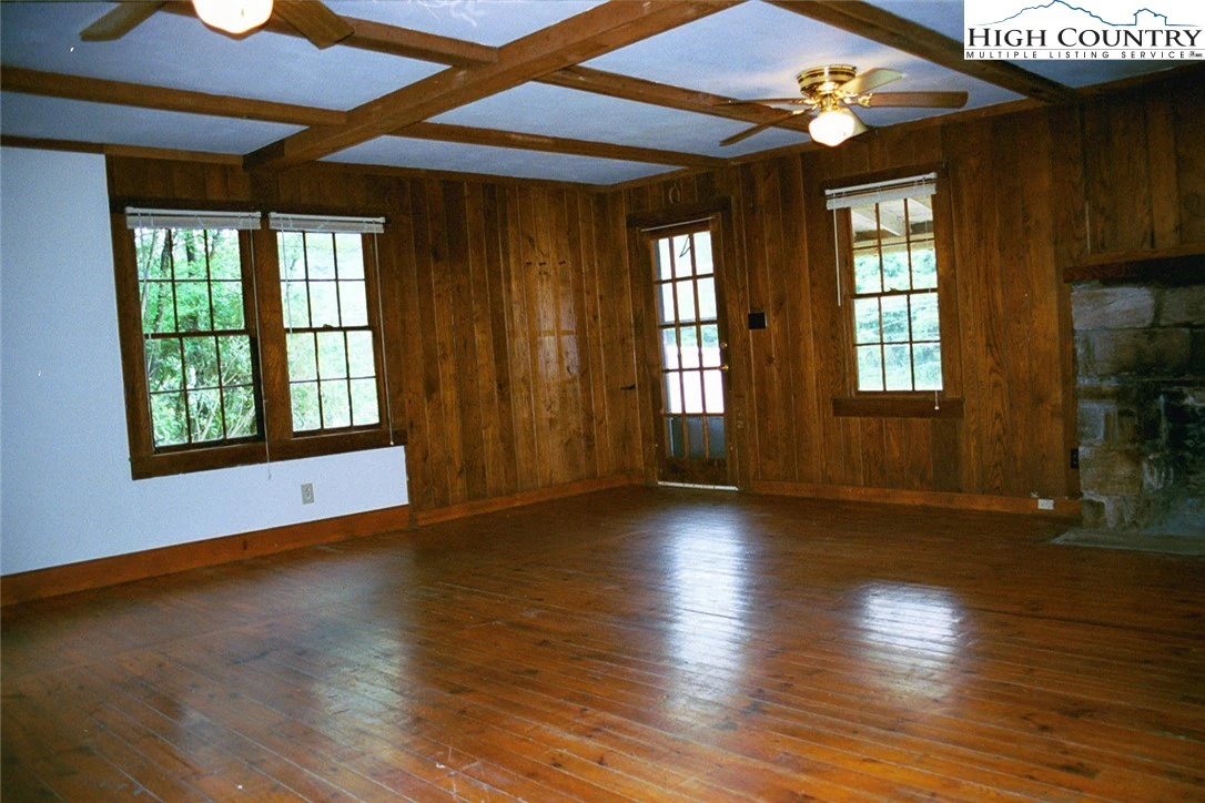 Image number 16 for the current listing