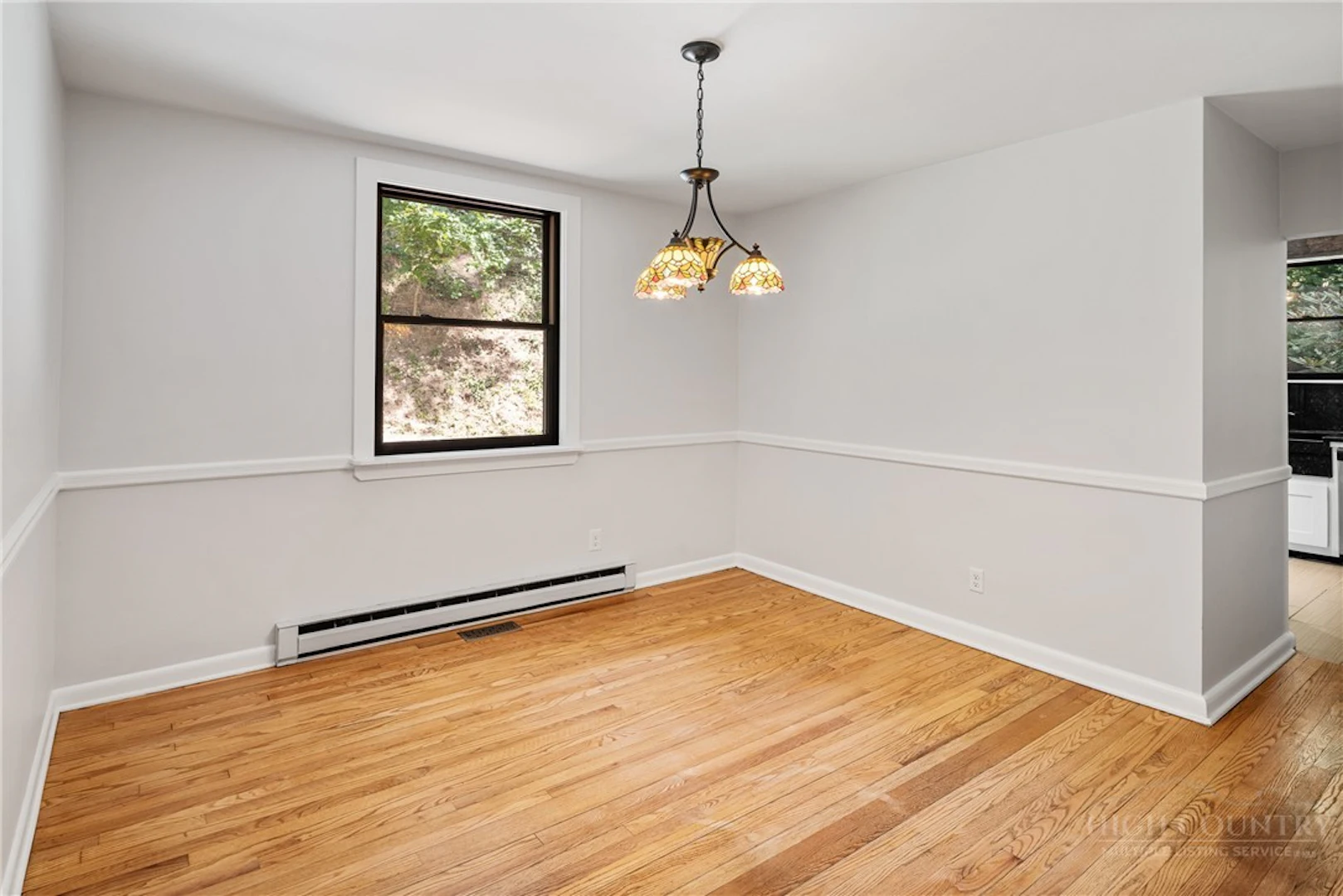Image number 19 for the current listing
