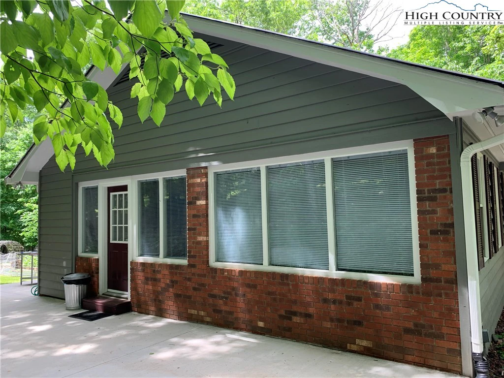 Image number 4 for the current listing