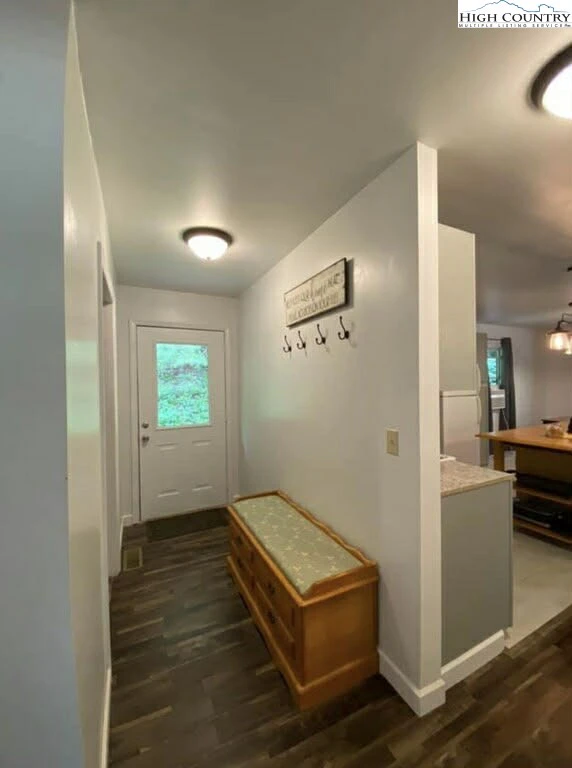 Image number 3 for the current listing