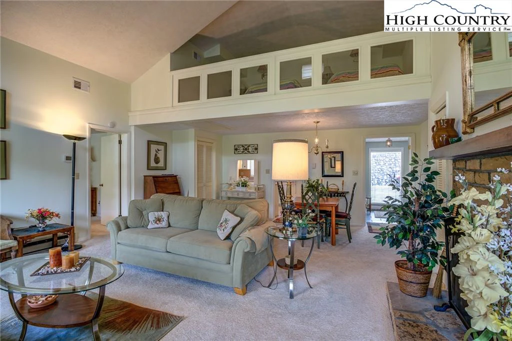 Image number 3 for the current listing