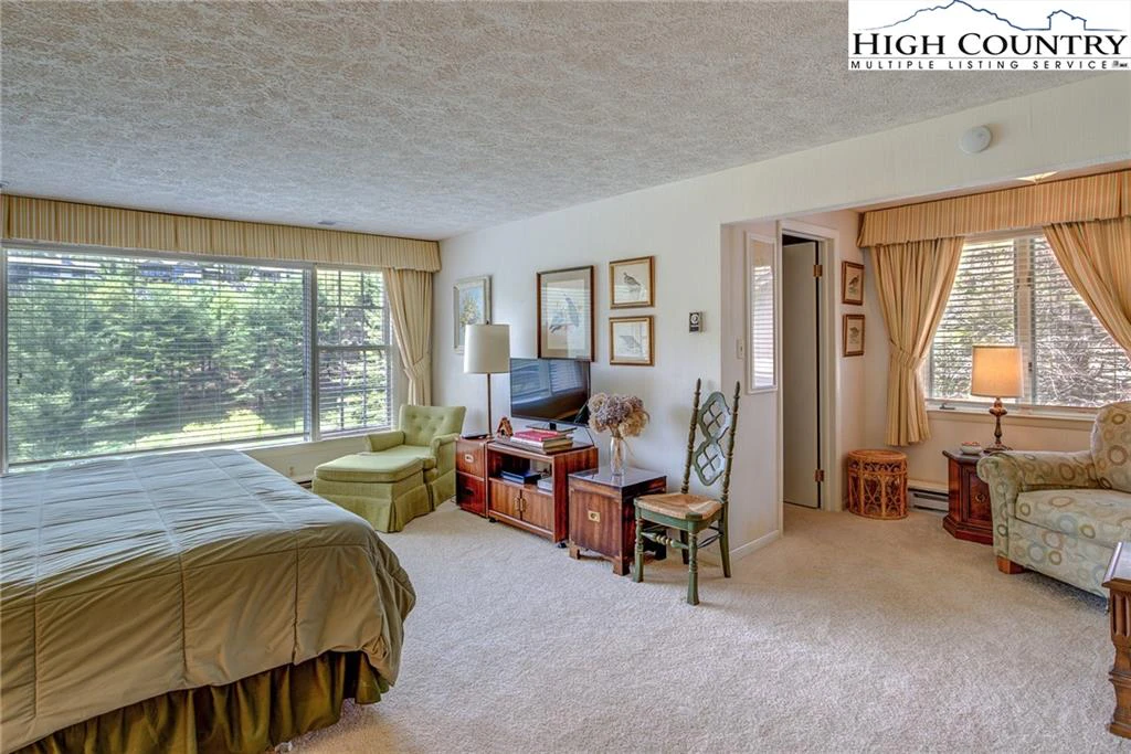 Image number 5 for the current listing