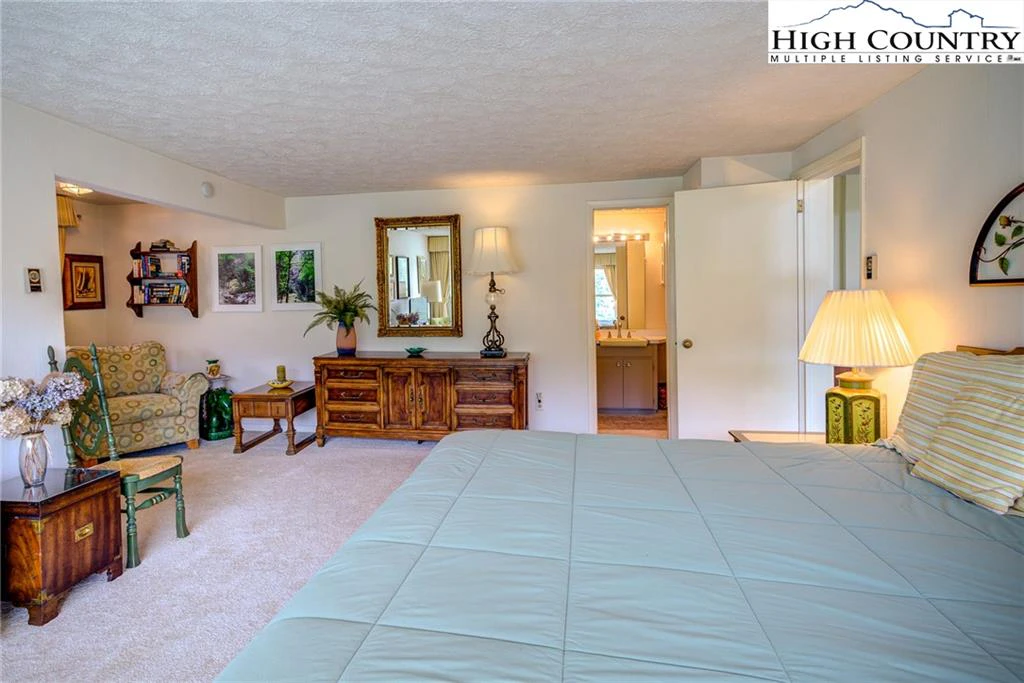 Image number 7 for the current listing