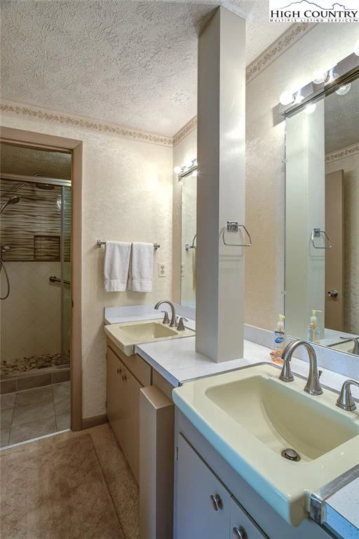 Image number 9 for the current listing