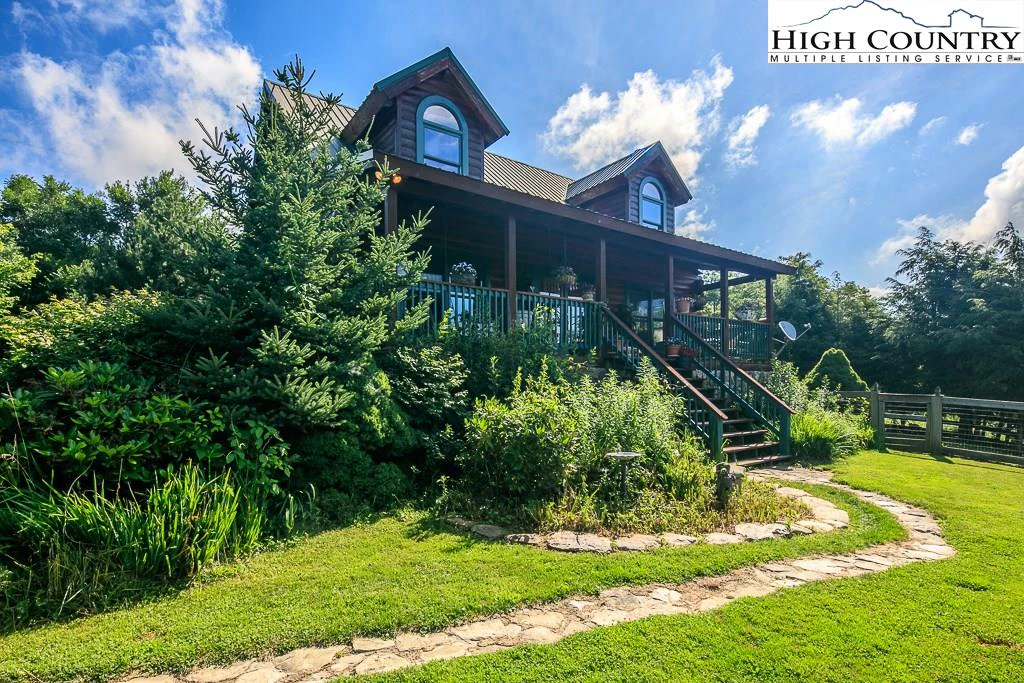 Image number 1 for the current listing