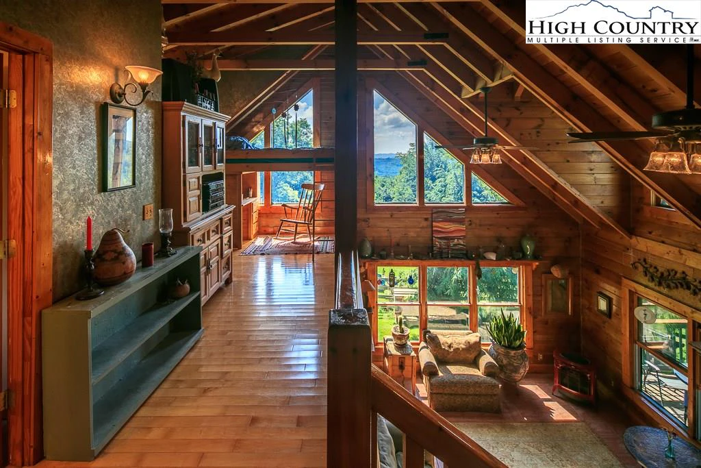Image number 4 for the current listing