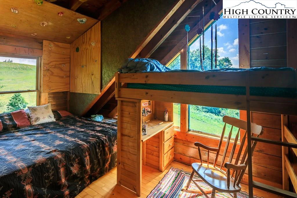 Image number 5 for the current listing