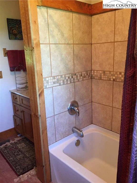 Image number 9 for the current listing