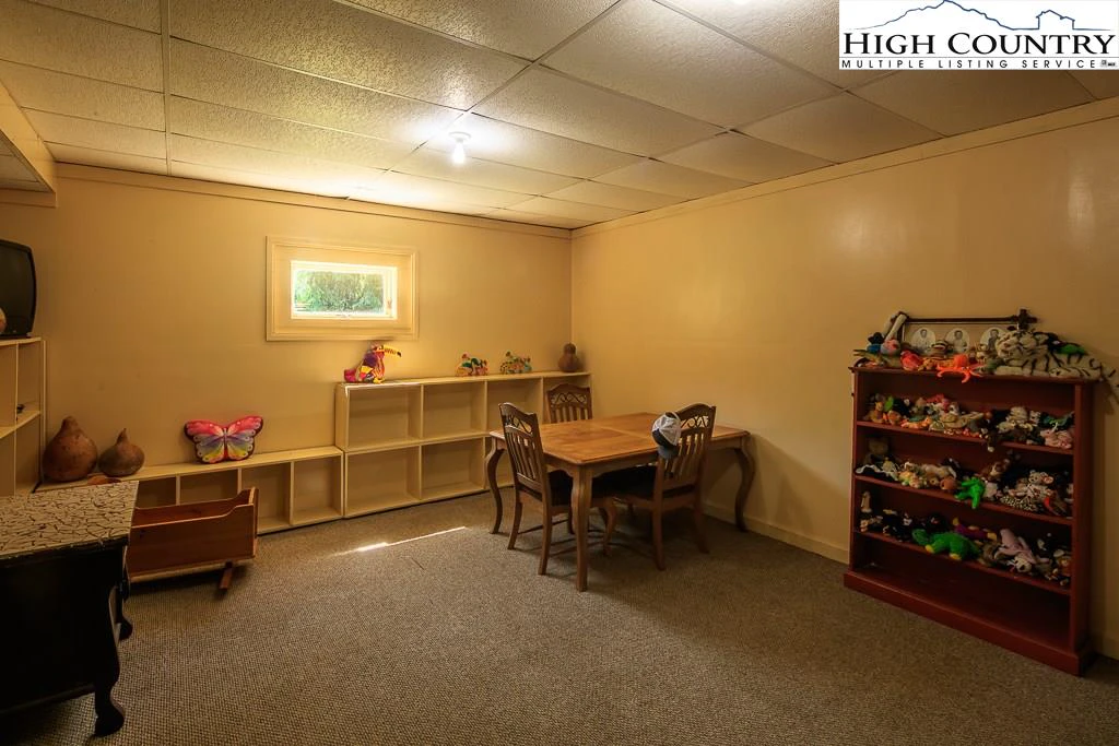 Image number 11 for the current listing