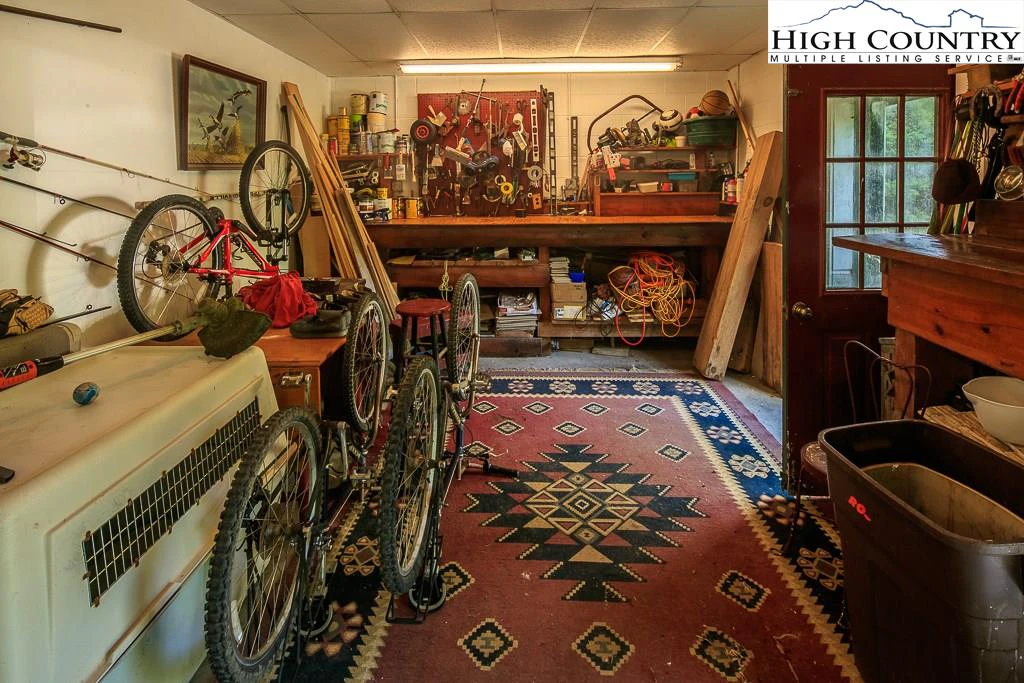 Image number 13 for the current listing