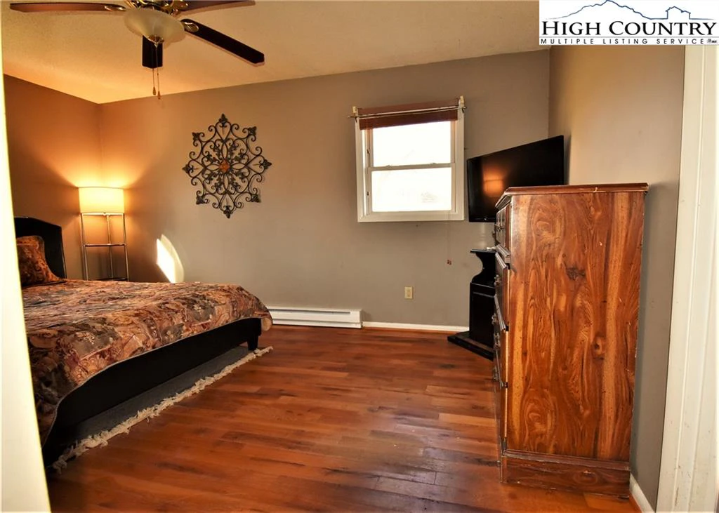 Image number 9 for the current listing