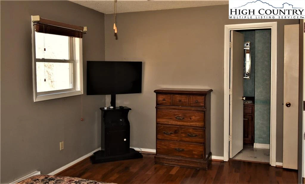 Image number 8 for the current listing
