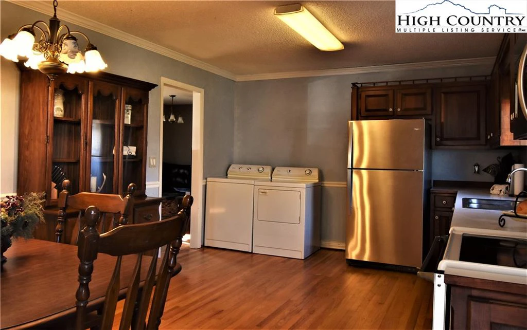 Image number 15 for the current listing