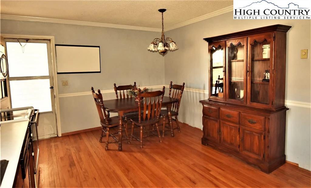 Image number 14 for the current listing