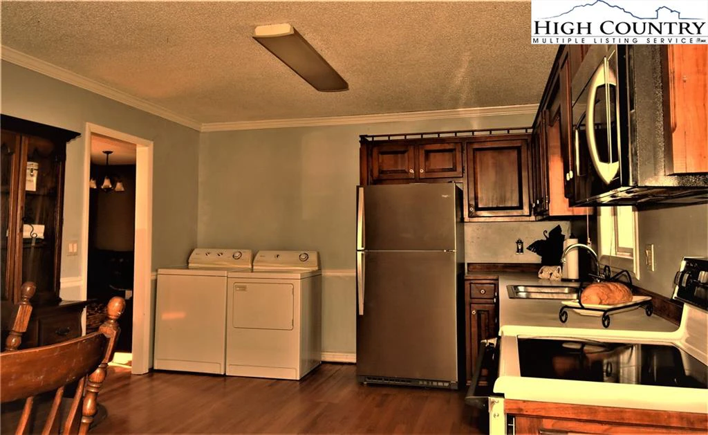 Image number 13 for the current listing
