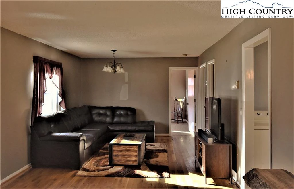 Image number 12 for the current listing