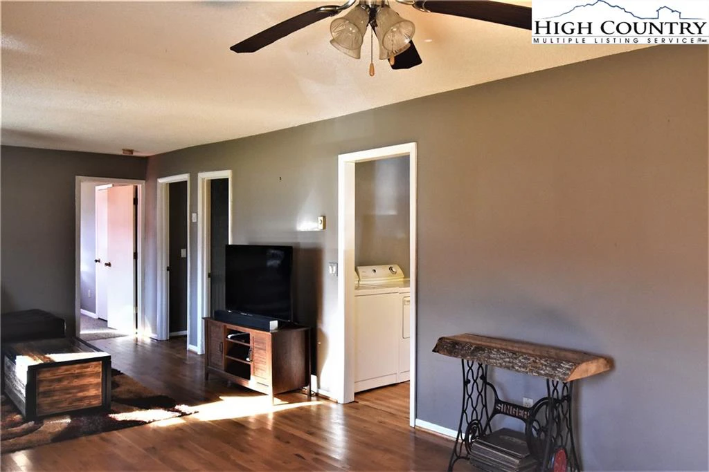 Image number 11 for the current listing
