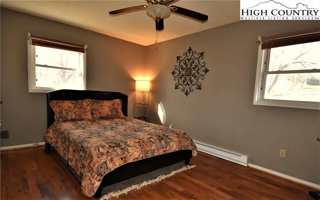 Image number 10 for the current listing