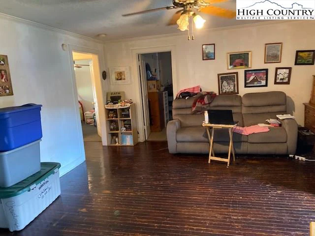 Image number 2 for the current listing
