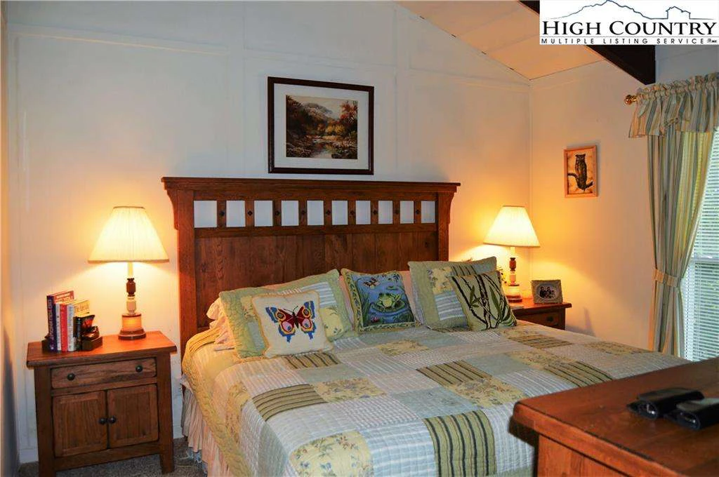 Image number 12 for the current listing
