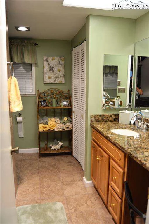 Image number 11 for the current listing
