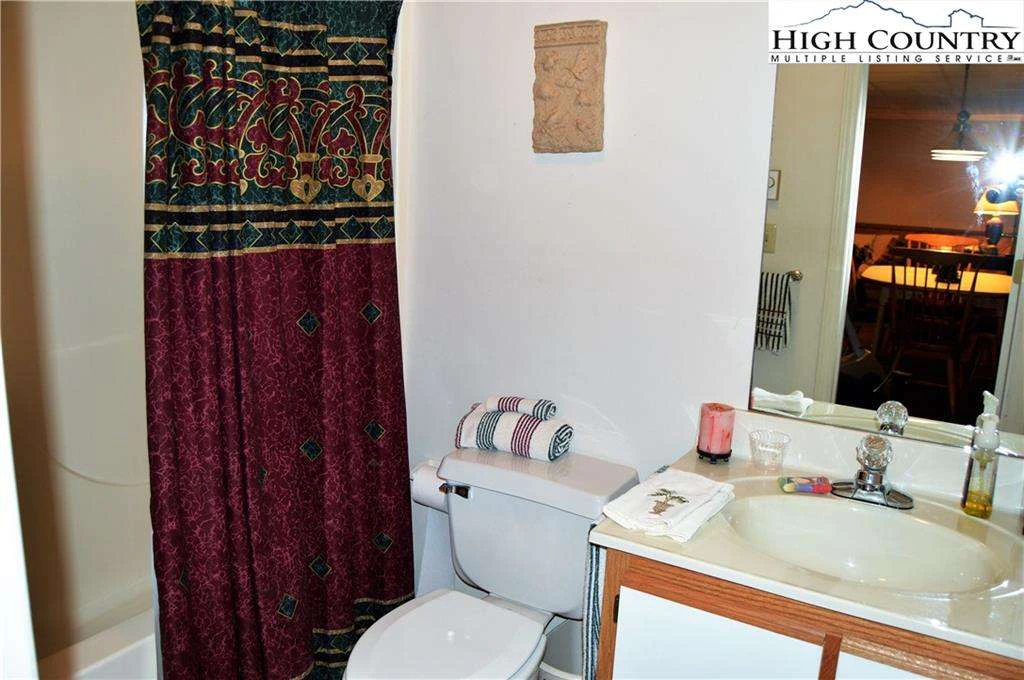 Image number 4 for the current listing
