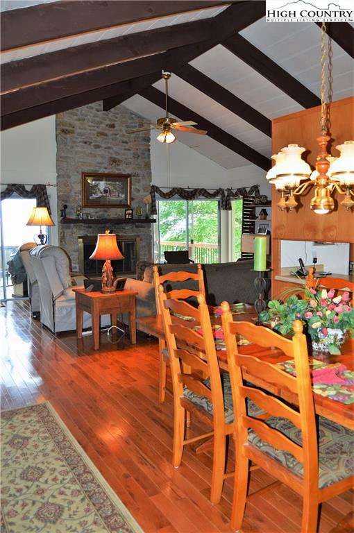 Image number 18 for the current listing