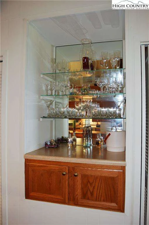 Image number 14 for the current listing