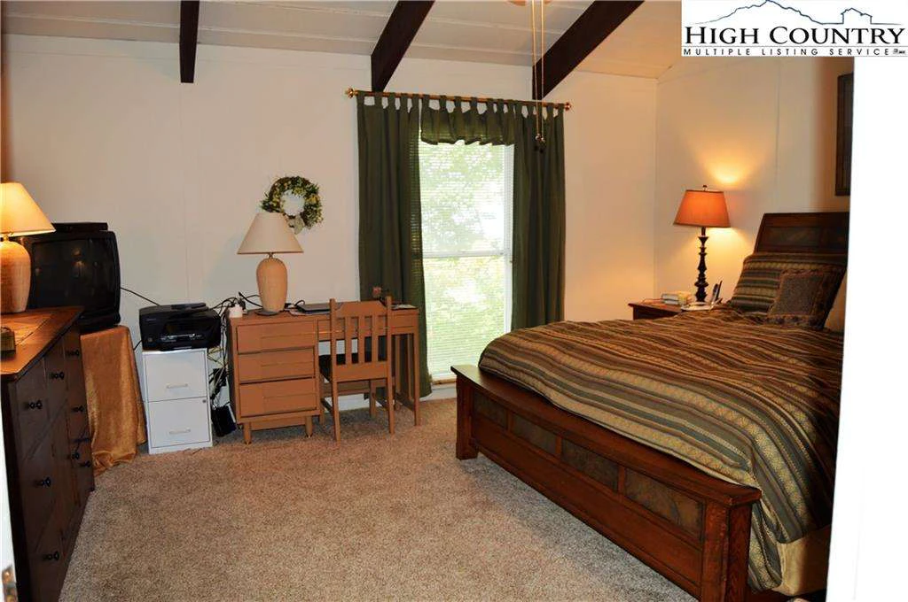 Image number 13 for the current listing