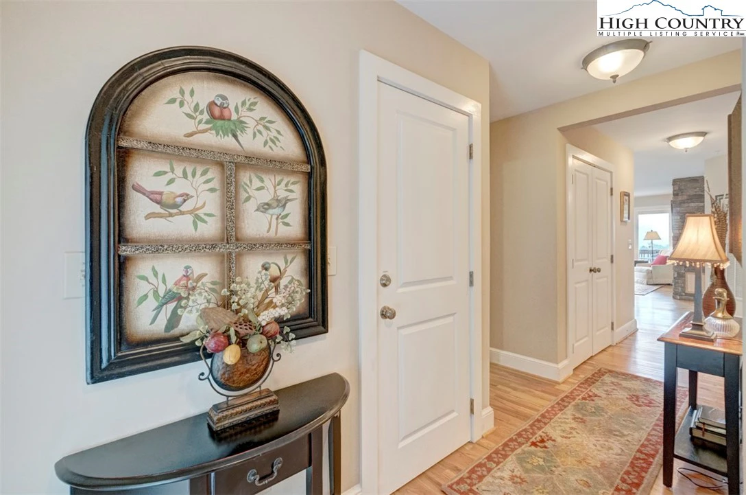 Image number 5 for the current listing