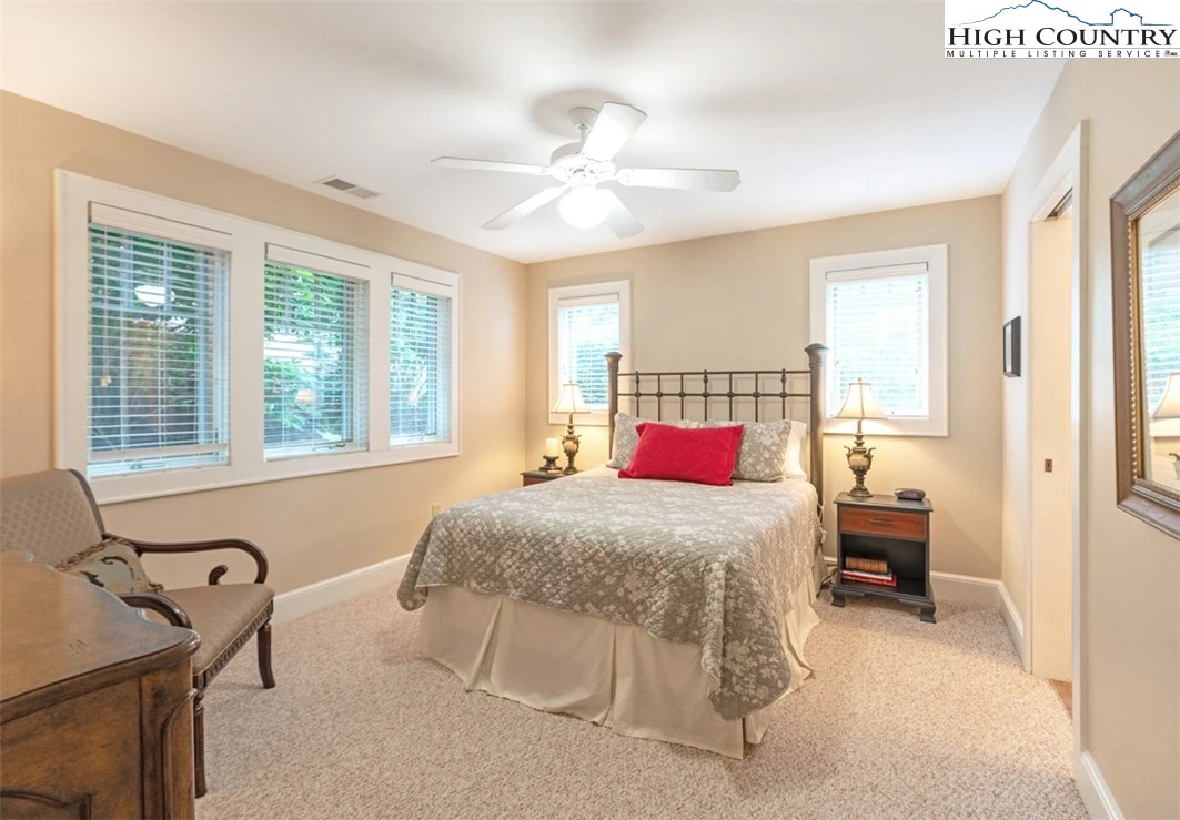 Image number 6 for the current listing