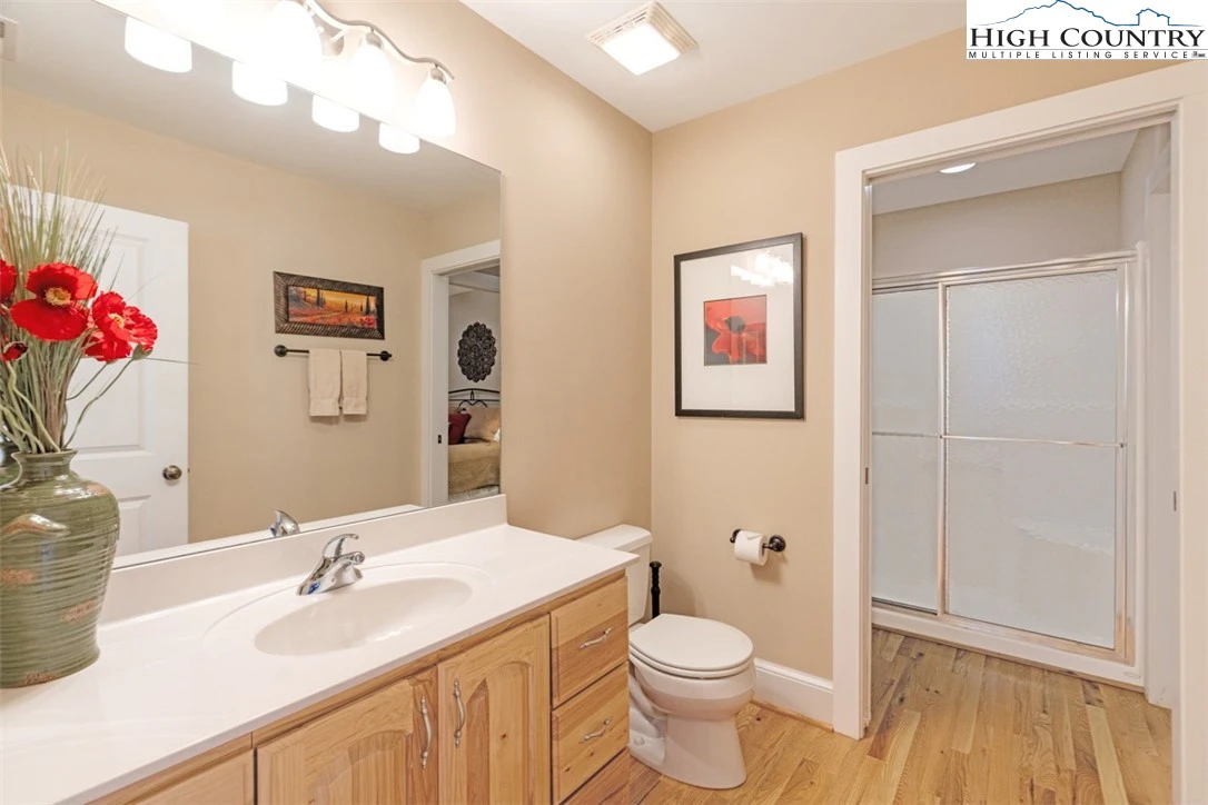 Image number 2 for the current listing