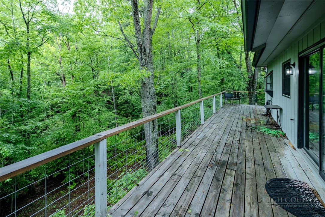 Image number 15 for the current listing
