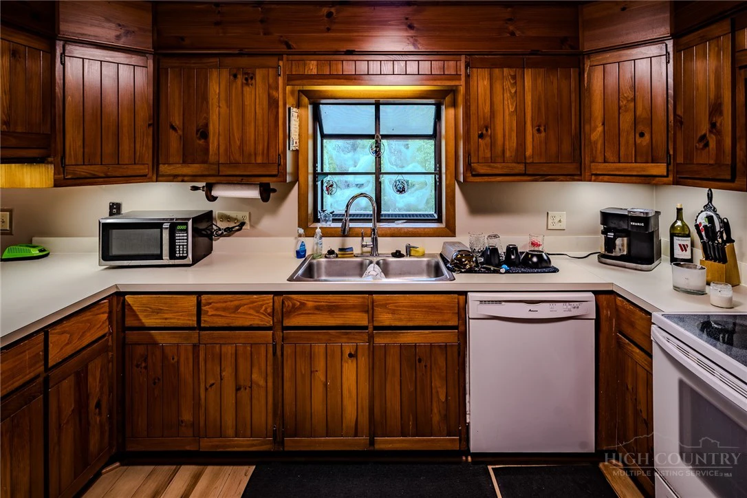 Image number 21 for the current listing