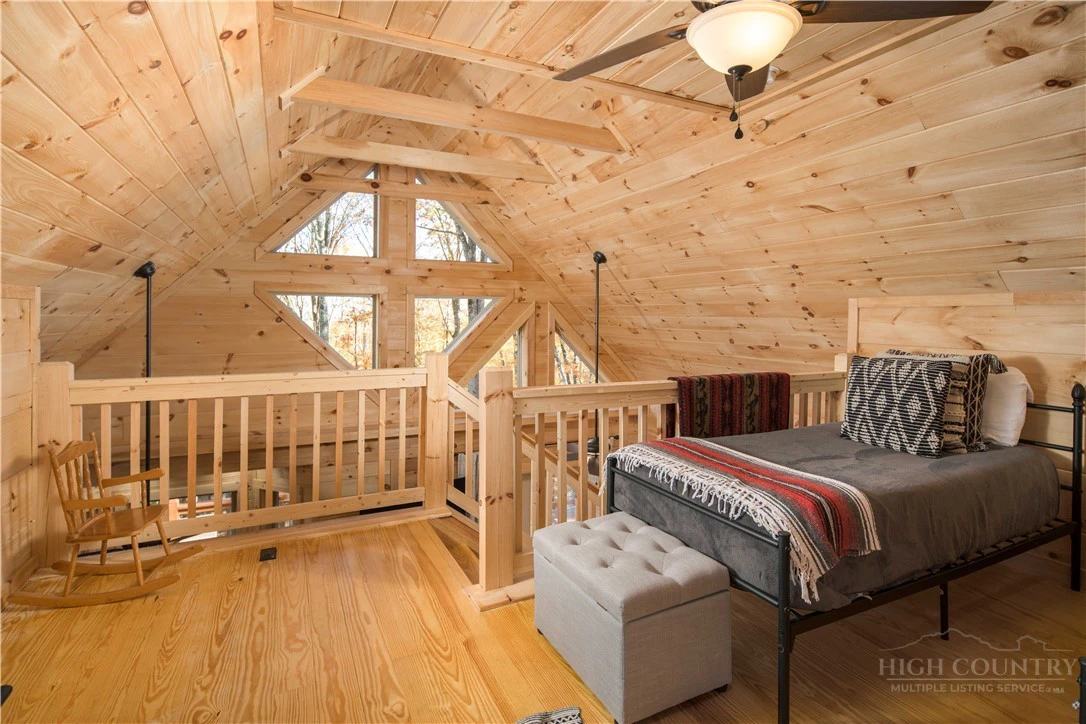 Image number 3 for the current listing