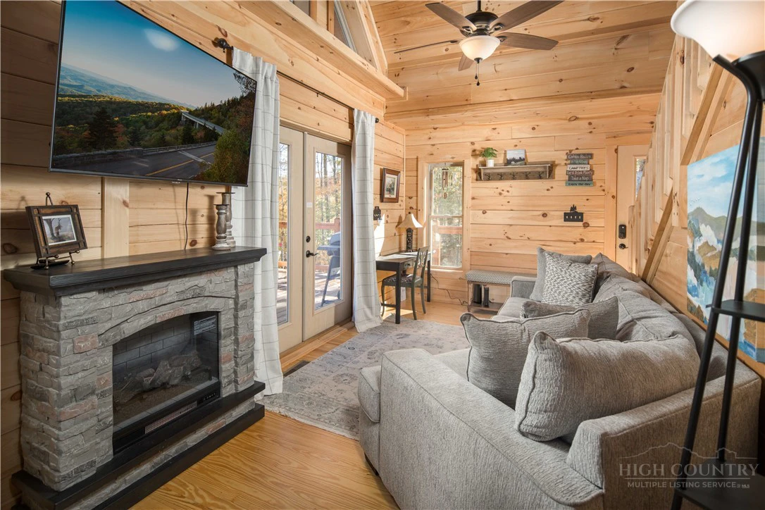 Image number 5 for the current listing