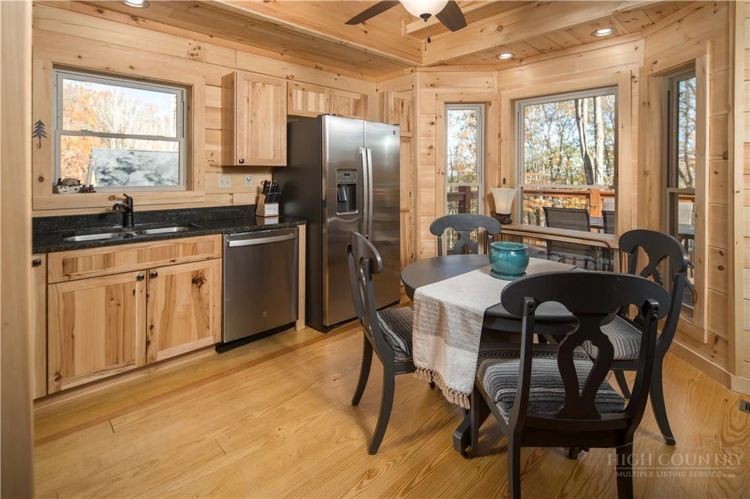 Image number 7 for the current listing