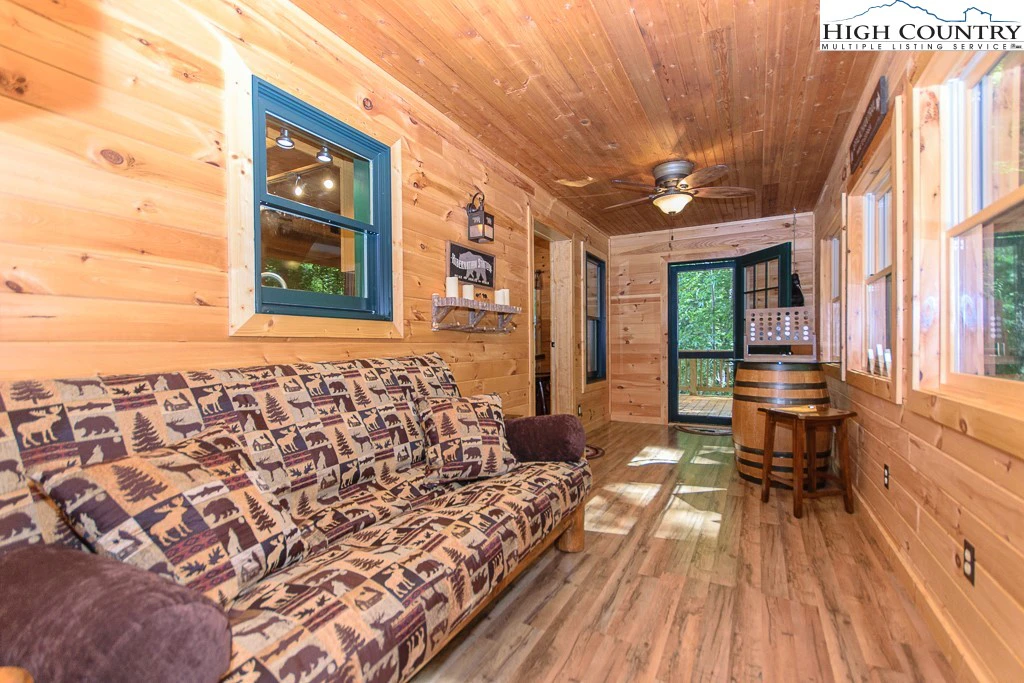 Image number 5 for the current listing
