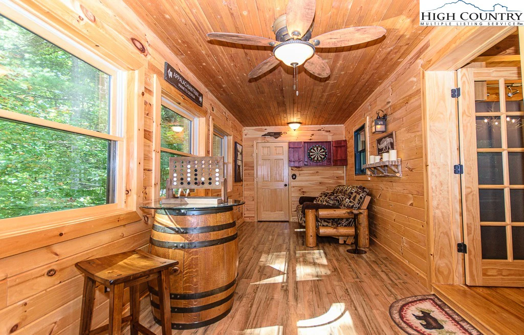 Image number 6 for the current listing