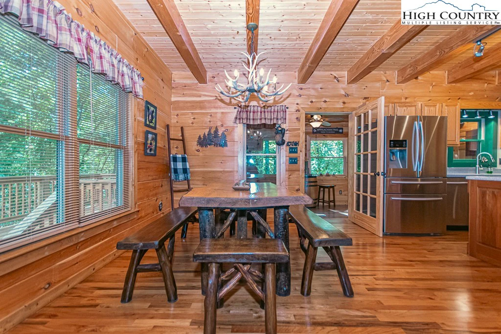 Image number 2 for the current listing