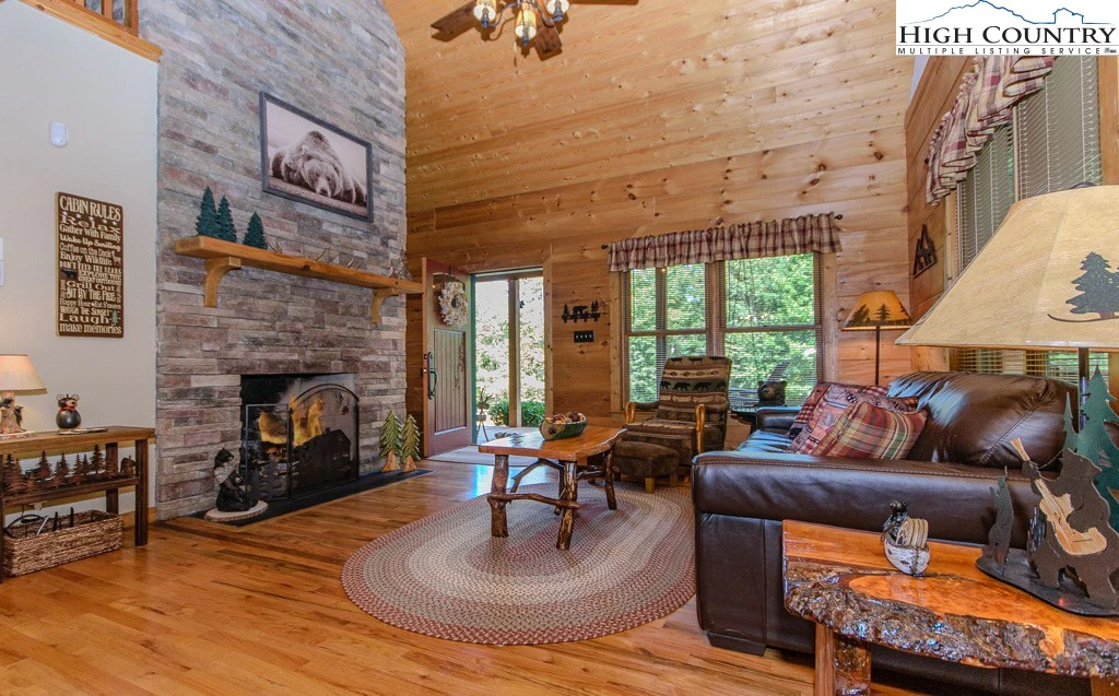 Image number 13 for the current listing