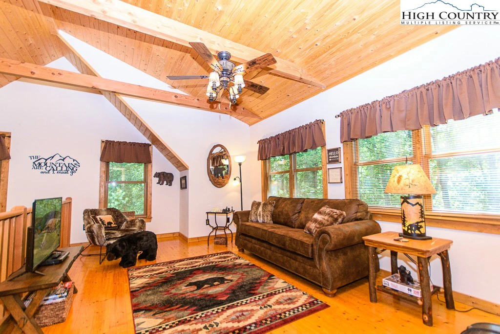 Image number 18 for the current listing