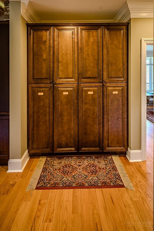 Image number 5 for the current listing
