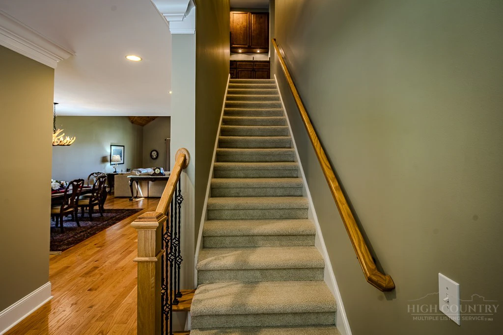 Image number 4 for the current listing